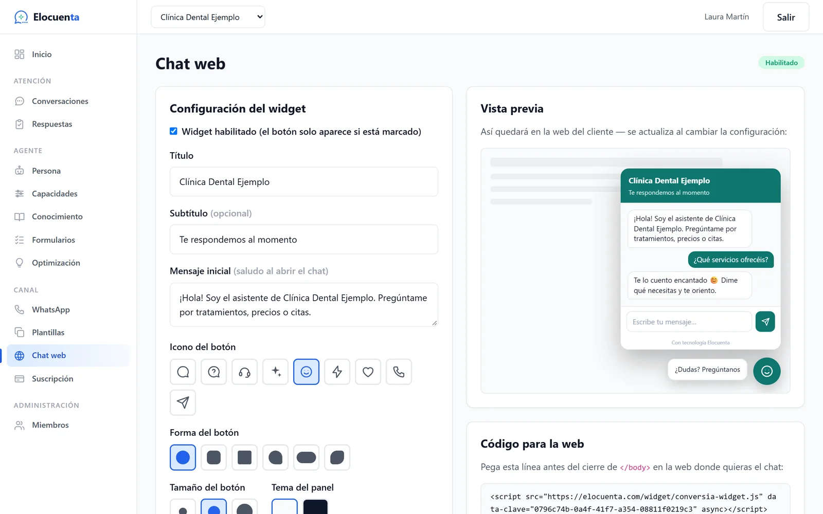 Configuración del chat web de Elocuenta: título, mensaje inicial, icono y colores, con la vista previa del chat de una clínica dental de ejemplo y el código para pegar en la web