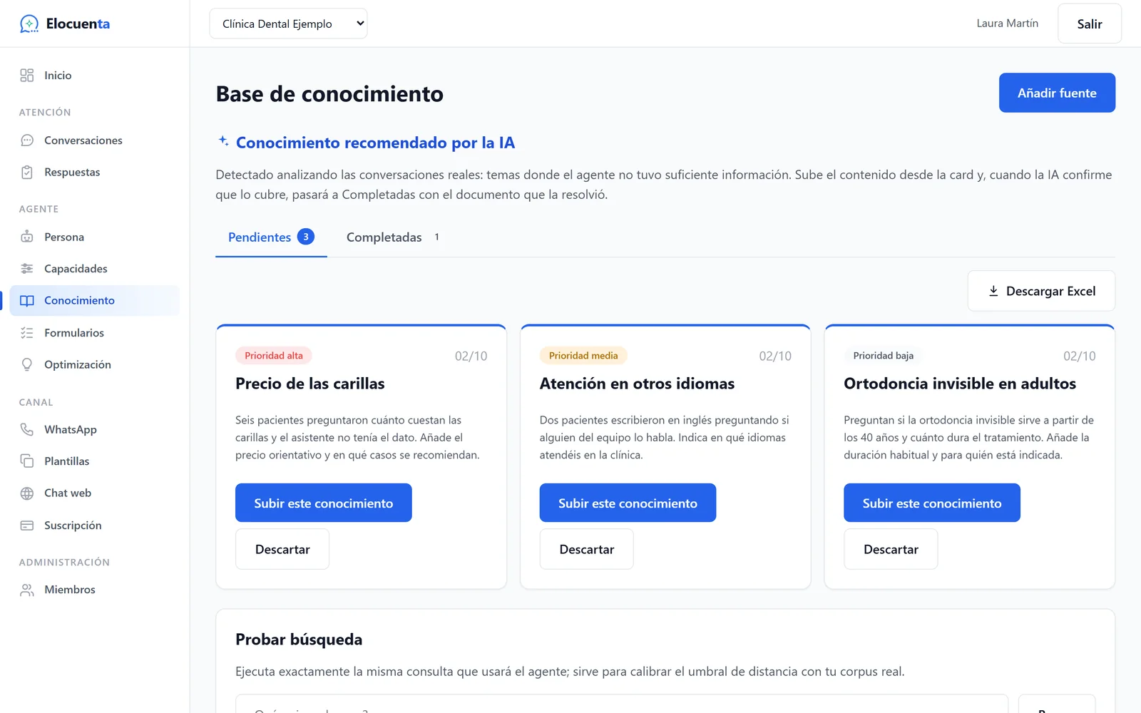 Base de conocimiento de Elocuenta con recomendaciones de la IA: temas que los clientes preguntaron y el asistente no sabía, como el precio de las carillas, con prioridad y botón para subir el contenido